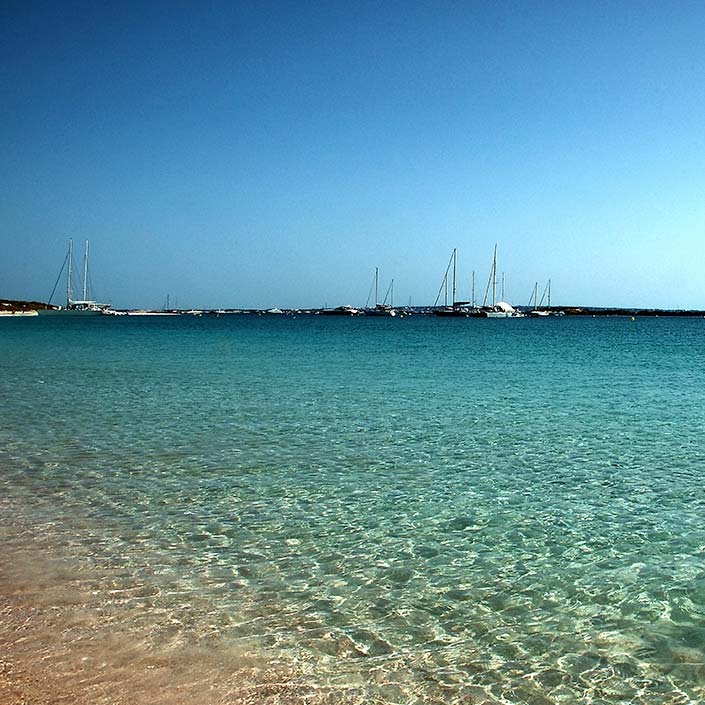 Avante navega. Crucero escuela en Baleares. Playa de Espalmador