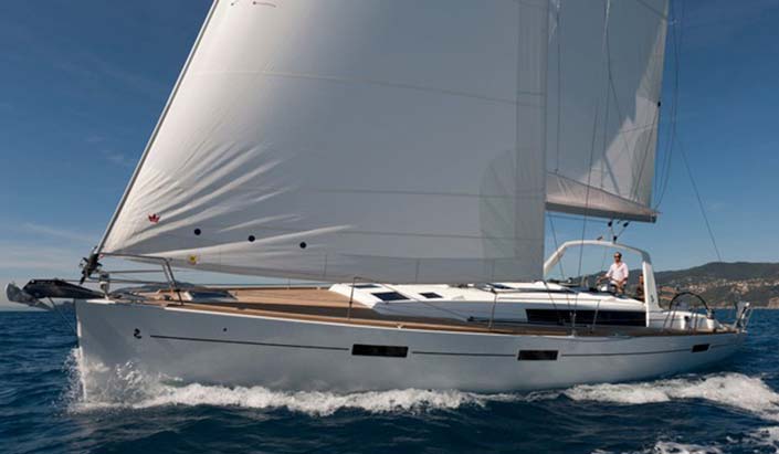 Barco Oceanis 45 navegando por Grecia