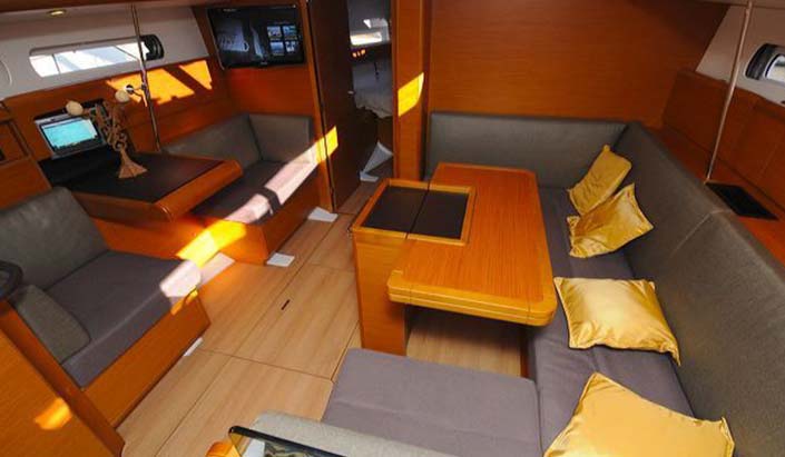 Barco Sun Odissey 409. Interior camarotes