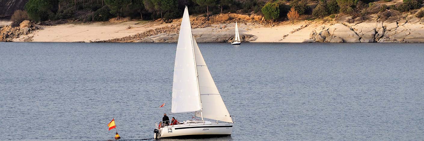 Navegando en el embalse de San Juan en Madrid