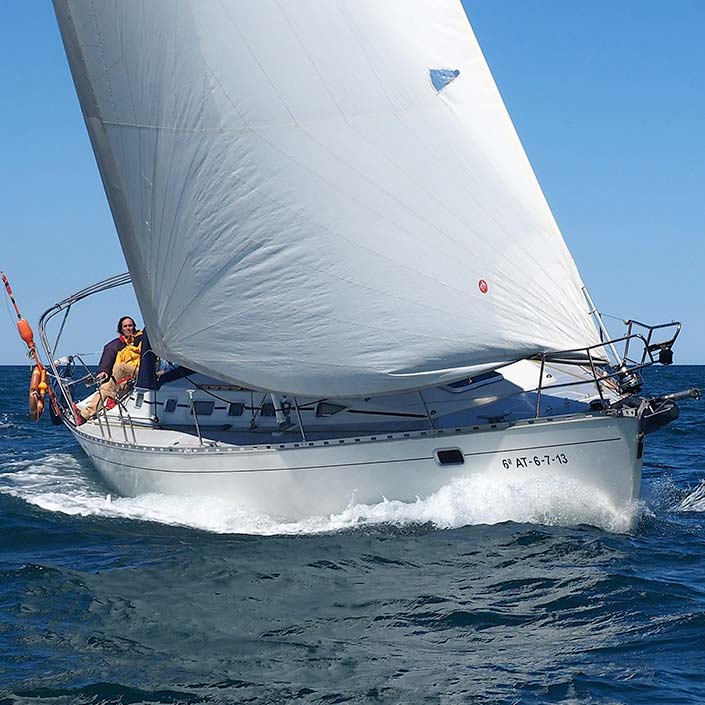 Avante navega. Prácticas de iniciacion vela. La Marina Real de Valencia