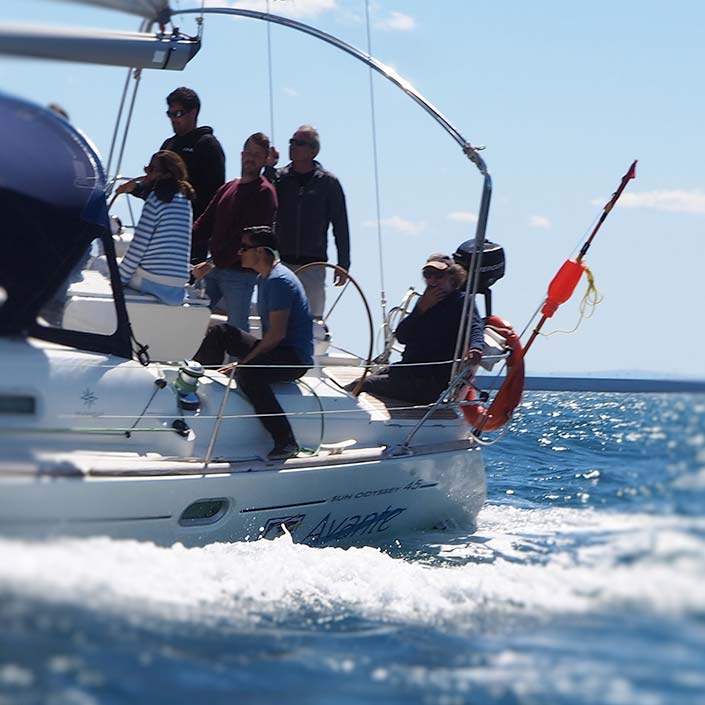 Avante navega. Prácticas de iniciacion vela. La Marina Real de Valencia