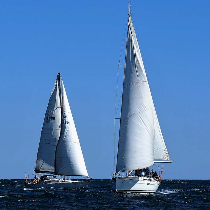 Avante navega. Prácticas de iniciacion vela. La Marina Real de Valencia