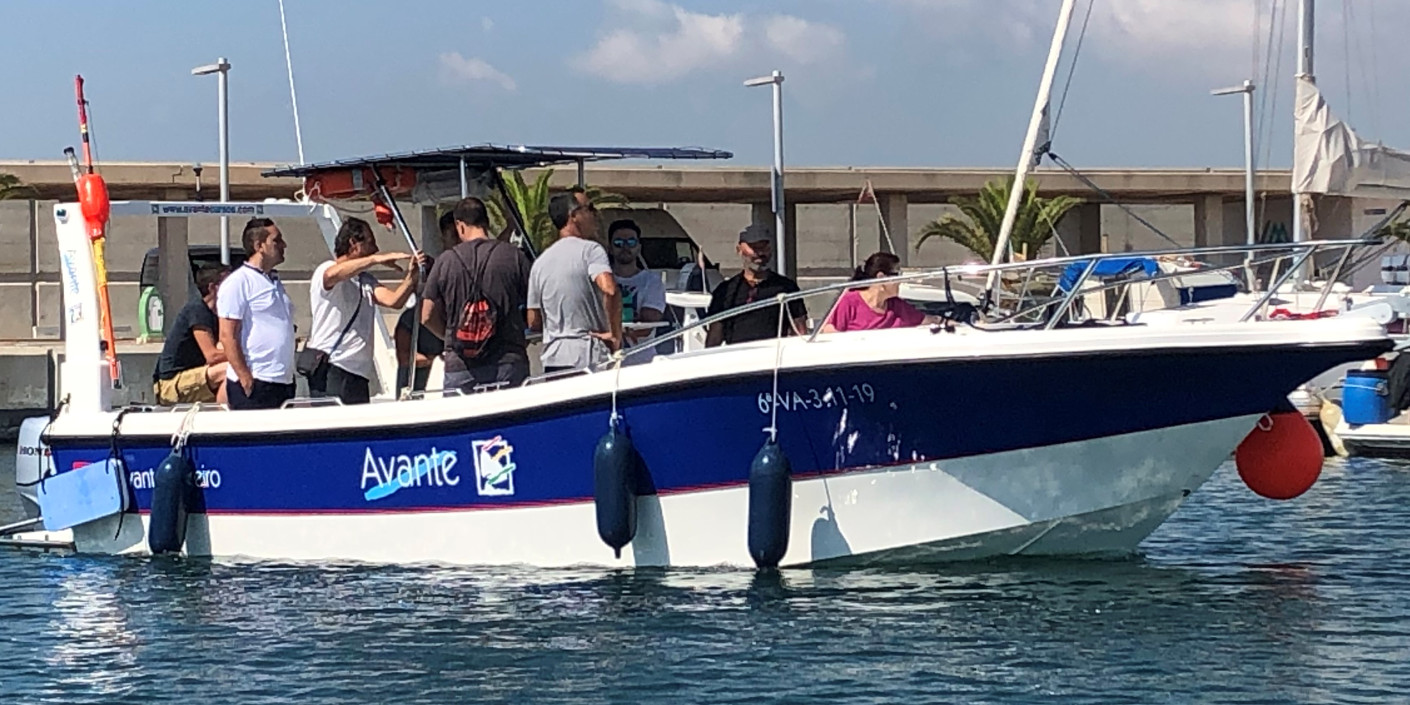 Avante Terceiro, equipado con dos motores fueraborda