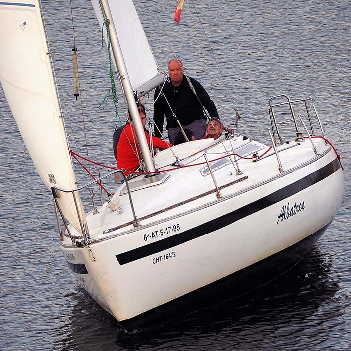Prácticas PNB de vela en embalse de San Juan en Madrid