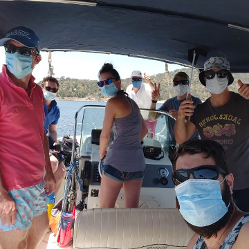 Alumnos con mascarilla durante el curso práctico de licencia náutica