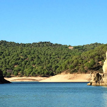 Pantano de San Juan, donde Avante imparte los cursos de Licencia de Navegación