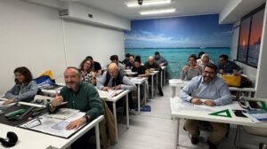 alumnos preparando el examen del PER en Avante